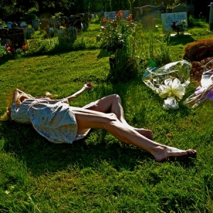 DW1263_Summer_Paradise_in_Cemetery_63