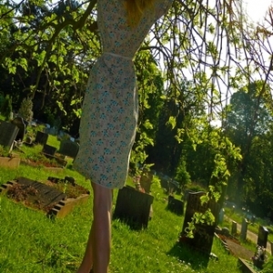 DW1264_Summer_Paradise_in_Cemetery_64